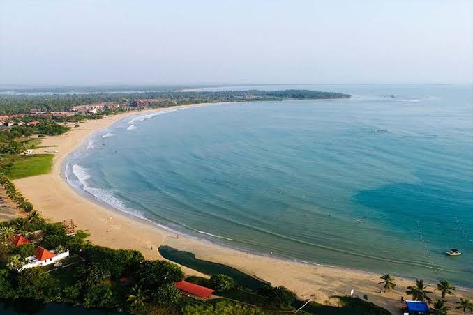 Pasikudah Beach - World Famous Shallow Calm Bay near Batticaloa
