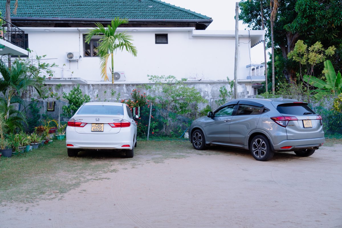 Spacious Secure On-Site Free Parking - Batti Lagoon View Hotel